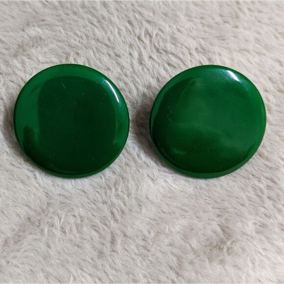 Vintage 60's Bakelite Spinach Green Disc Clip Earrings - Picture 3 of 10